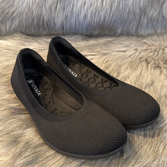 Vivaia walking Shoes Size 38 (size 8 US) - Picture 8 of 8